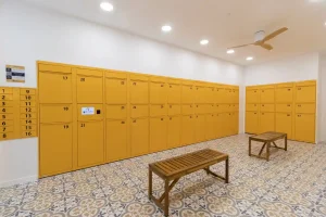 interior de la consigna de maletas joaquin sorolla